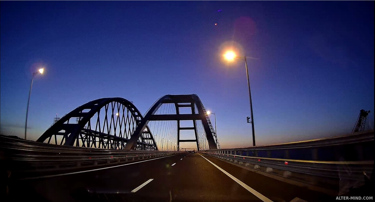 Судоходная арка Крымского моста. Автомобильная часть