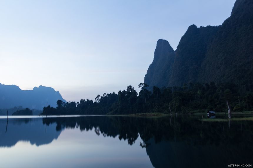 Рассвет на озере Чео Лан