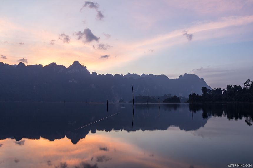 Рассвет на озере Чео Лан