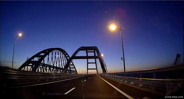 Судоходная арка Крымского моста