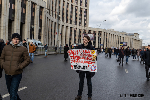 Свобода слова, право на собрания, тайна переписки, свободный интернет.